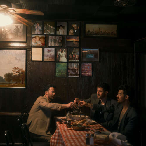 دانلود آهنگ Jonas Brothers با نام  Greetings From Your Hometown   